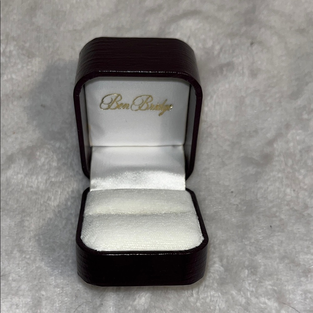 Ben Bridge White and Brown Ring Box for Women Jewelry Rings